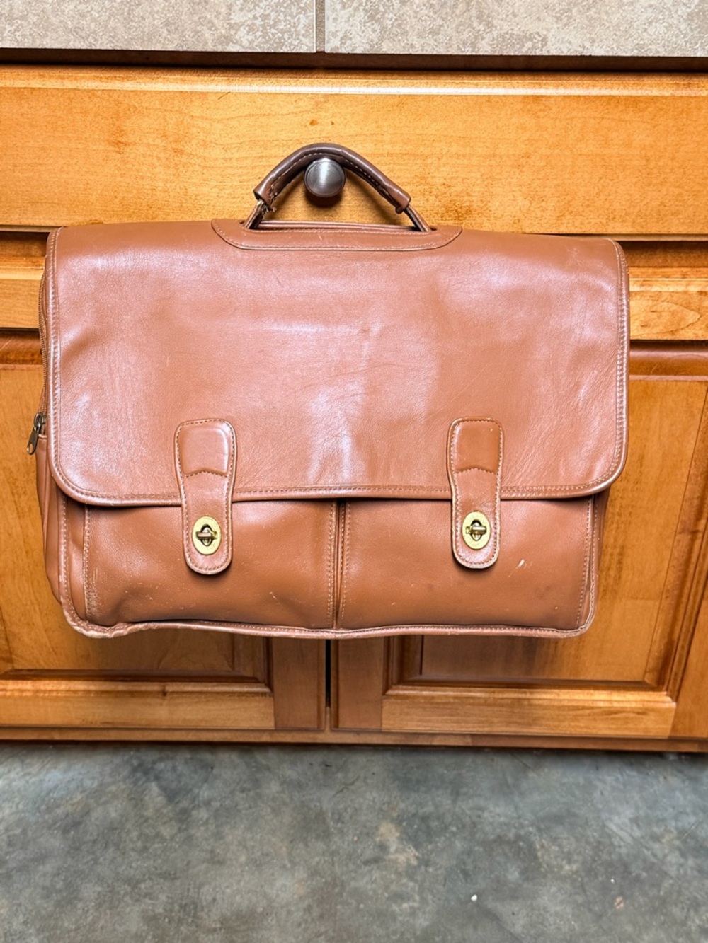 Vtg.. 90’s Coach Leather Briefcase in Tan Cognac Brown (No Shoulder Strap) - Picture 5 of 16